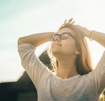 Image montrant une personne percevant régulièrement des revenus de ses investissements